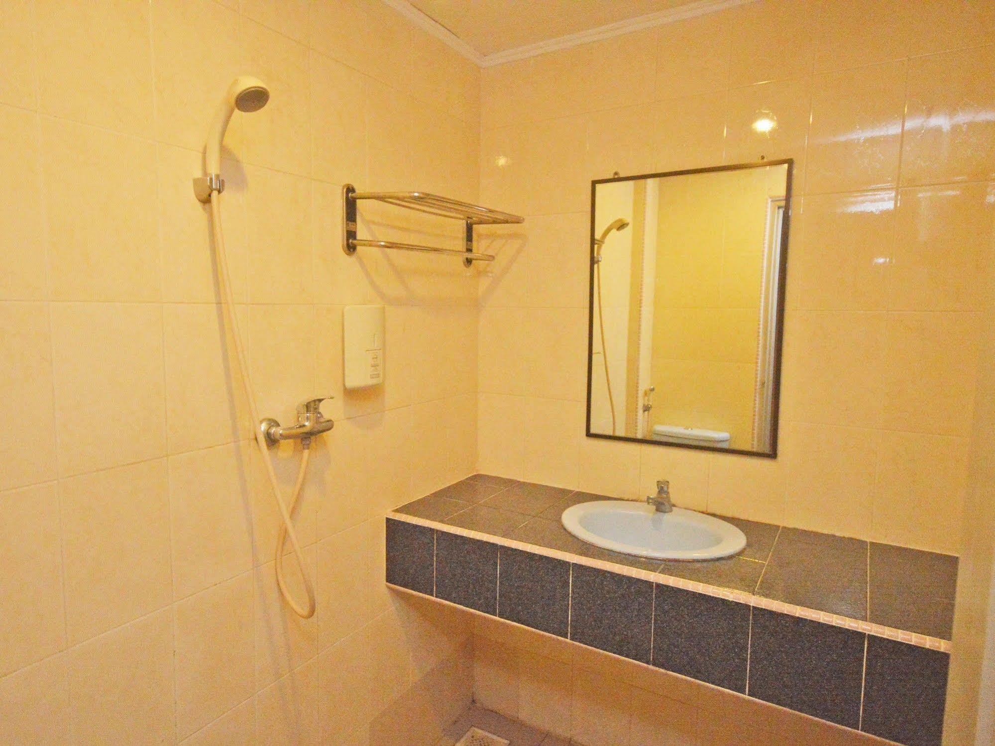 Nida Rooms Nagoya Business Center Batam Exterior photo