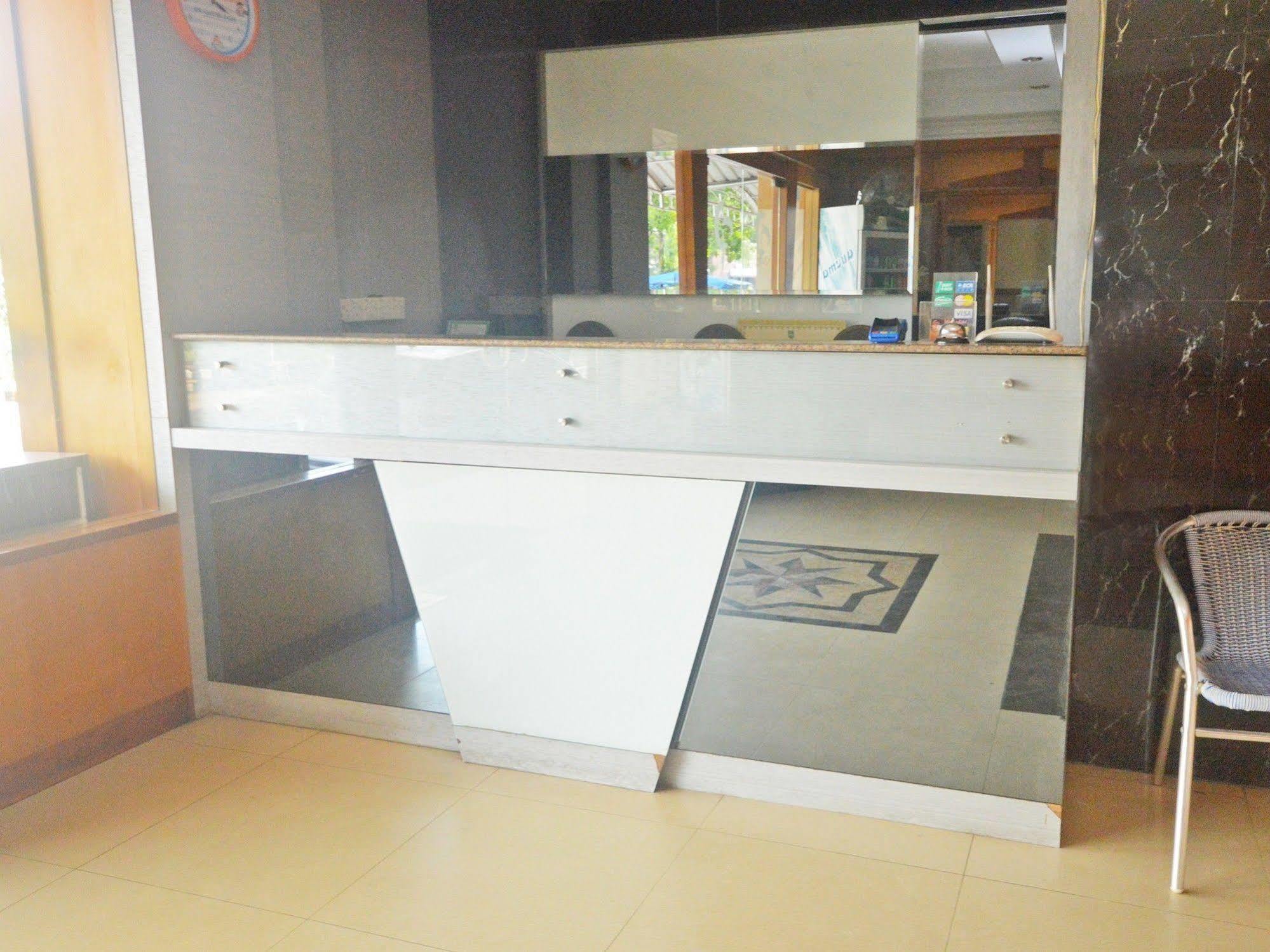Nida Rooms Nagoya Business Center Batam Exterior photo