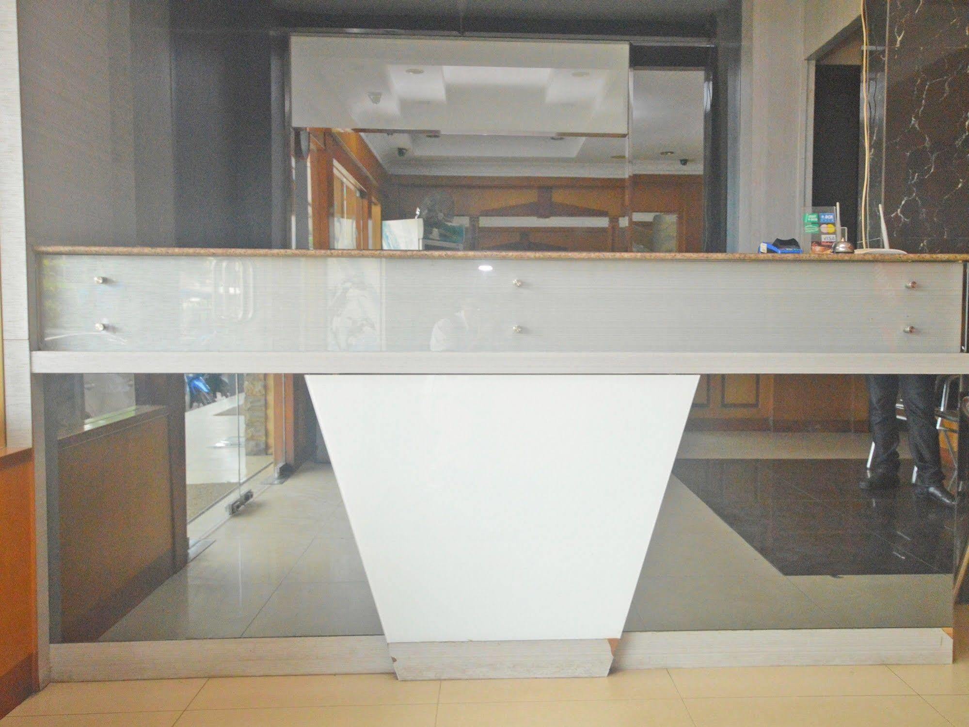 Nida Rooms Nagoya Business Center Batam Exterior photo